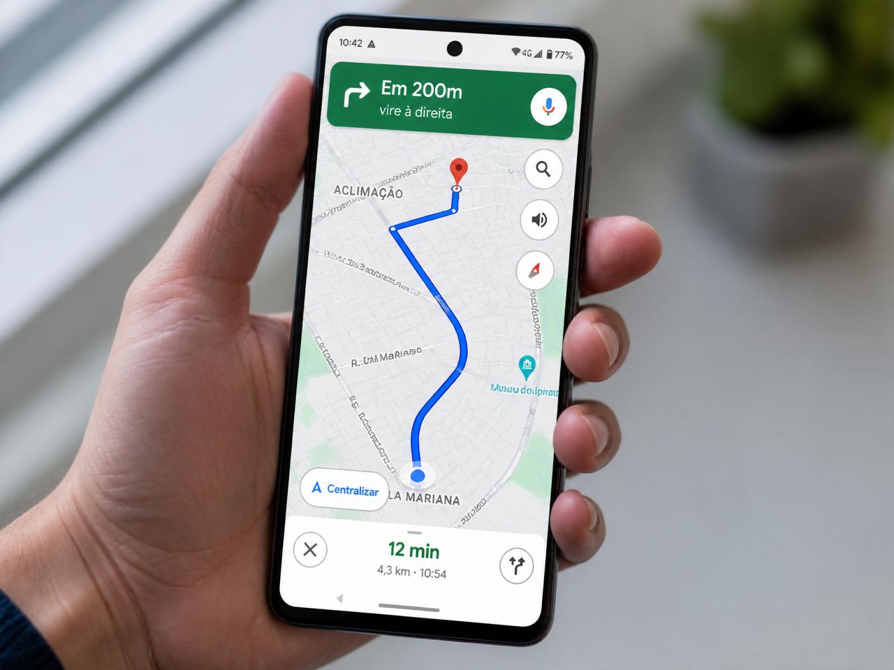Celular exibindo rota traçada no Google Maps até o endereço do negócio